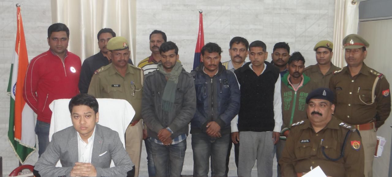 सैयदराजा पुलिस व स्वाट टीम चन्दौली ने फर्जी डीएल रजिस्ट्रेसन व परमिट जैसे विभिन्न कागजात बनाने वाले गिरोह का पर्दाफाश किया। सैयदराजा पुलिस व स्वाट टीम चन्दौली ने फर्जी डीएल रजिस्ट्रेसन व परमिट जैसे विभिन्न कागजात बनाने वाले गिरोह का पर्दाफाश किया।