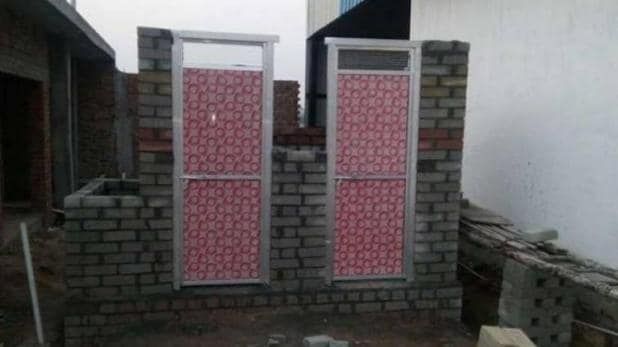 संभल के SDM बोले- करवाचौथ पर लीजिए सेल्फी, टॉयलेट बनवाएगा प्रशासन