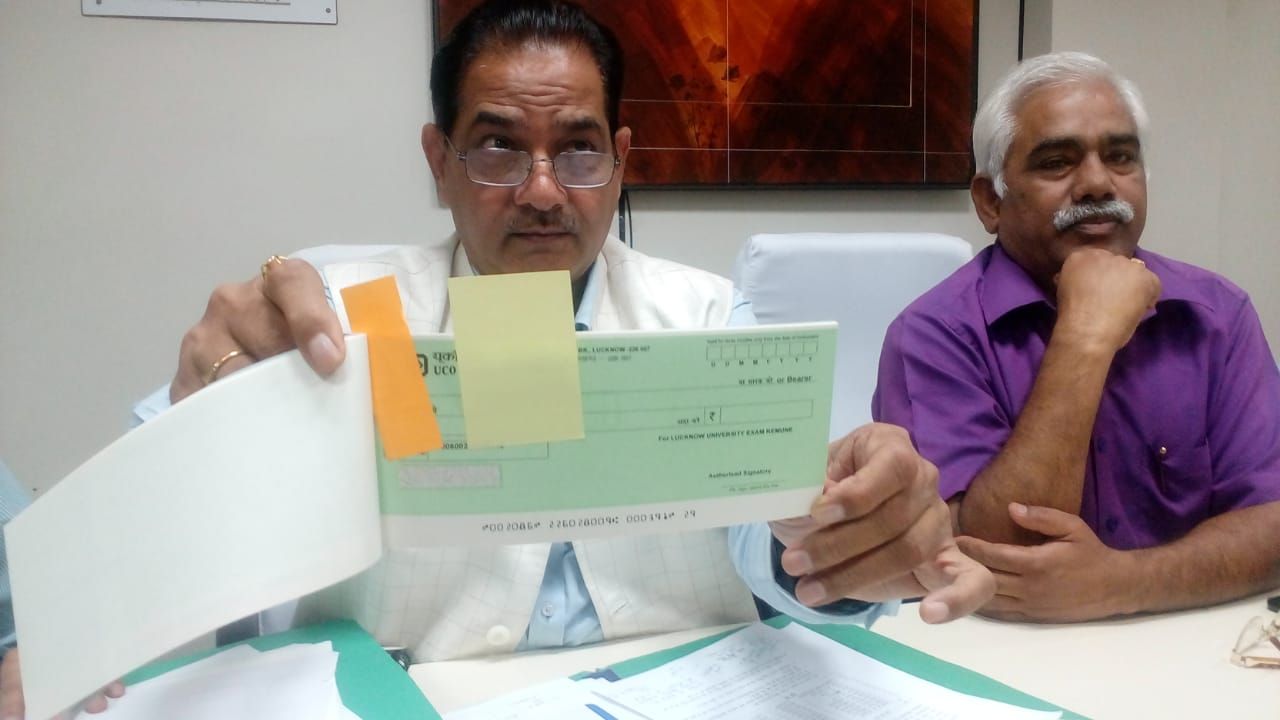 लविवि के खाते से जालसाजों ने उड़ाए एक करोड़ रुपये, चेक क्लोनिंग कर निकाले पैसे लविवि के खाते से जालसाजों ने उड़ाए एक करोड़ रुपये, चेक क्लोनिंग कर निकाले पैसे