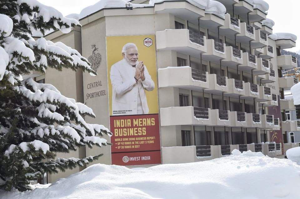 दावोस में हर तरफ भारत का नजारा, भारतीय कंपनियों के विज्ञापनों से पटा शहर