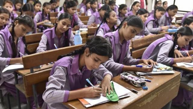 8वीं कक्षा तक छात्रों को फेल ना करने की नीति खत्म करने को कैबिनेट की मंजूरी 8वीं कक्षा तक छात्रों को फेल ना करने की नीति खत्म करने को कैबिनेट की मंजूरी