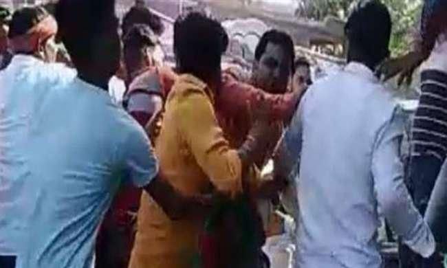 चंदौली में भिड़े भाजपा तथा सपा कार्यकर्ता, चुनाव आयोग ने मांगी रिपोर्ट चंदौली में भिड़े भाजपा तथा सपा कार्यकर्ता, चुनाव आयोग ने मांगी रिपोर्ट
