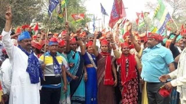 गोरखपुर में सपा 22 हजार से जीती,औपचारिक घोषणा अभी होनी है