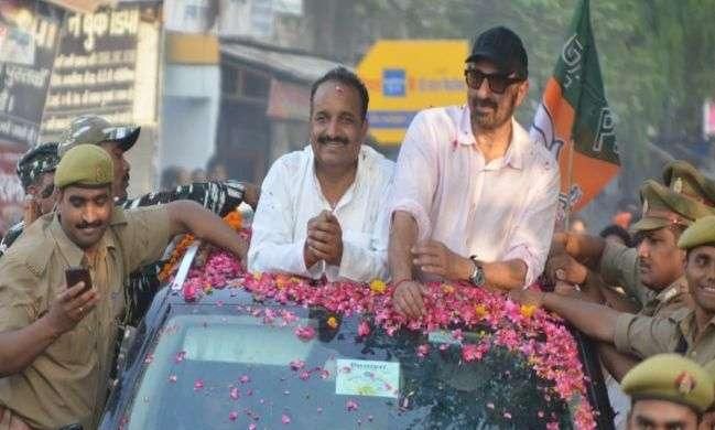 रायबरेली में सनी देओल ने BJP के लिए मांगे वोट, किया रोड शो