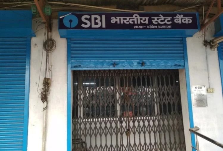 बस्ती : एटीएम तोड़कर चोर चुरा ले गए 30 लाख रुपए बस्ती : एटीएम तोड़कर चोर चुरा ले गए 30 लाख रुपए