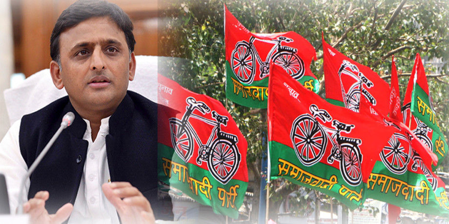 सपा खेमे की डिनर डिप्लोमेसी मुलायम सिंह यादव, प्रोफेसर राम गोपाल यादव, शिवपाल यादव, को न्योता