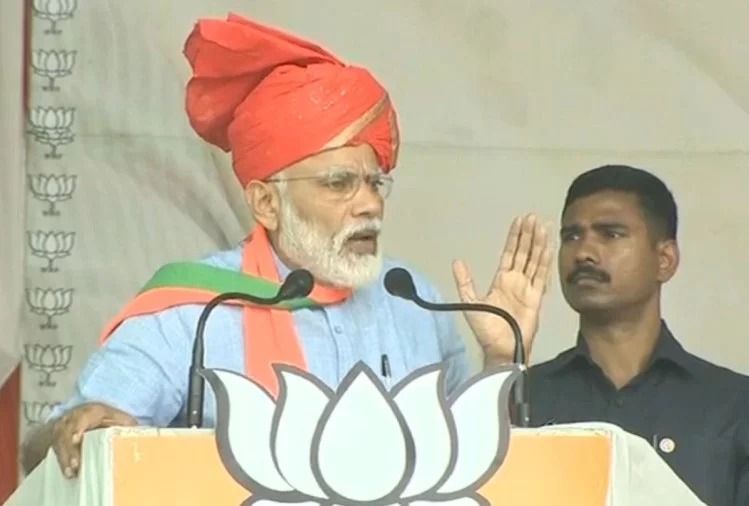 पीएम मोदी ने उमर अब्दुल्ला और महबूबा मुफ्ती को चेताया, कहा-न डरता हूं, न झुकता हूं, न बिकता हूं