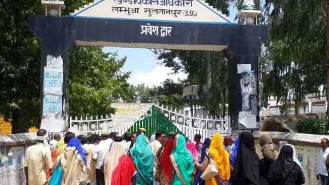 ब्लाक प्रमुख लंभुआ की कुर्सी छीनी ब्लाक प्रमुख लंभुआ की कुर्सी छीनी