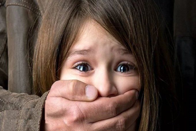 शर्मनाक! रात में सो रही 13 साल की बेटी से पिता ने की रेप की कोशिश