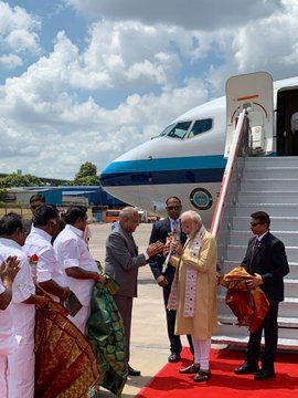 तमिलनाडु: प्रधानमंत्री नरेंद्र मोदी चेन्नई पहुंचे, जहां तमिलनाडु के गवर्नर बनवारी लाल पुरोहित और सीएम ई, पलनिसामी ने उनका स्वागत किया।