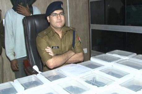 निकाय चुनाव में खलल डालने की थी कोशिश, पुलिस ने पकड़ा हथियारों का जखीरा निकाय चुनाव में खलल डालने की थी कोशिश, पुलिस ने पकड़ा हथियारों का जखीरा