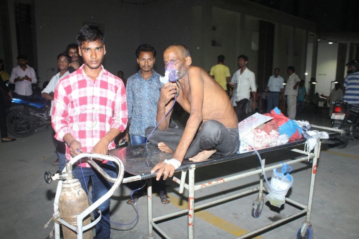 KGMC ट्रॉमा सेंटर में आग लगी, मरीजों को सुरक्षित बाहर निकाला गया KGMC ट्रॉमा सेंटर में आग लगी, मरीजों को सुरक्षित बाहर निकाला गया