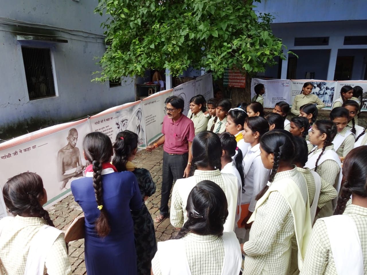 गांधी वर्षोत्सव के तहत पोस्टर प्रदर्शनी एवं चित्र कला प्रतियोगिता का आयोजन किया गया गांधी वर्षोत्सव के तहत पोस्टर प्रदर्शनी एवं चित्र कला प्रतियोगिता का आयोजन किया गया