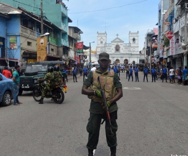 श्रीलंका ब्लास्ट: 162 लोगों की मौत और 450 से ज्यादा घायल, कर्फ्यू लगाया