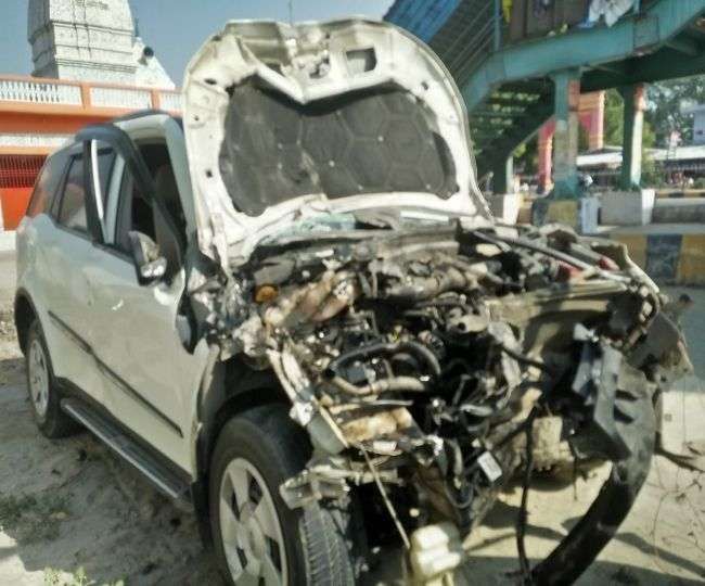 मार्ग दुर्घटना में तीन की मौत, एयरबैग खुलने से चार की जान बची मार्ग दुर्घटना में तीन की मौत, एयरबैग खुलने से चार की जान बची