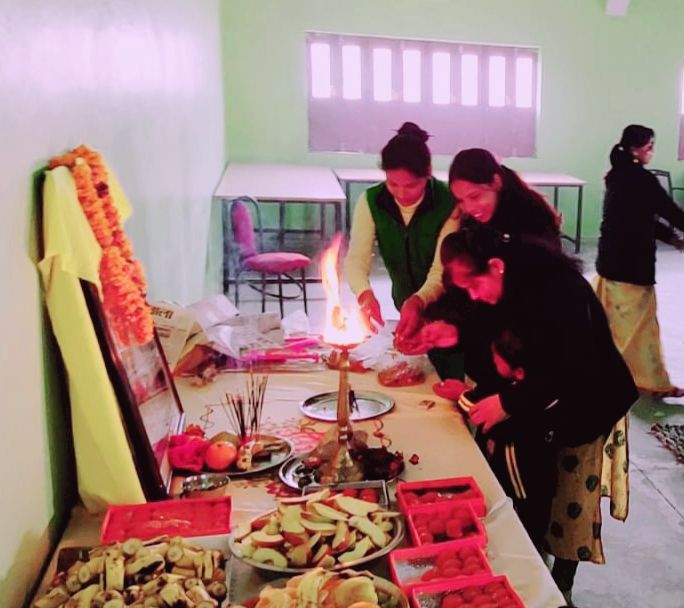 शिक्षण संस्थानों में हुआ सरस्वती पूजन