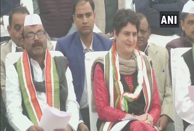 प्रियंका गांधी ने सपा-बसपा पर साधा निशाना, कहा- वो डर रहे हैं, हमें अकेले लड़ना है प्रियंका गांधी ने सपा-बसपा पर साधा निशाना, कहा- वो डर रहे हैं, हमें अकेले लड़ना है