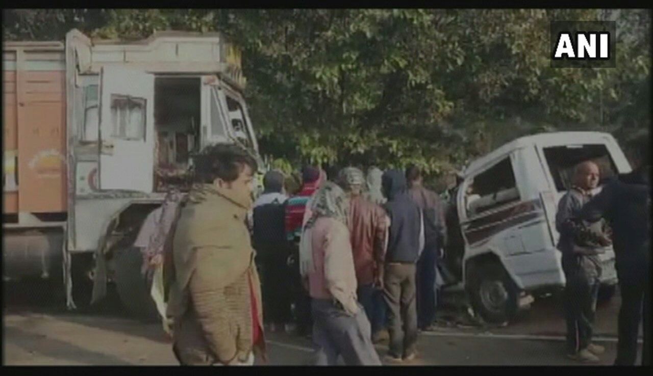झारखंड : दुमका में दो वाहनों के बीच टक्कर में आठ लोग मारे गए और दो घायल हुए