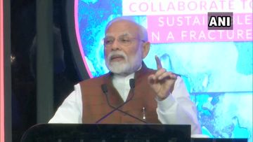 प्रधानमंत्री नरेंद्र मोदी ने महाराष्ट्र के मुख्यमंत्री उद्धव ठाकरे से फोन पर बात की और कोरोना वायरस से निपटने के इंतजामों पर चर्चा की.