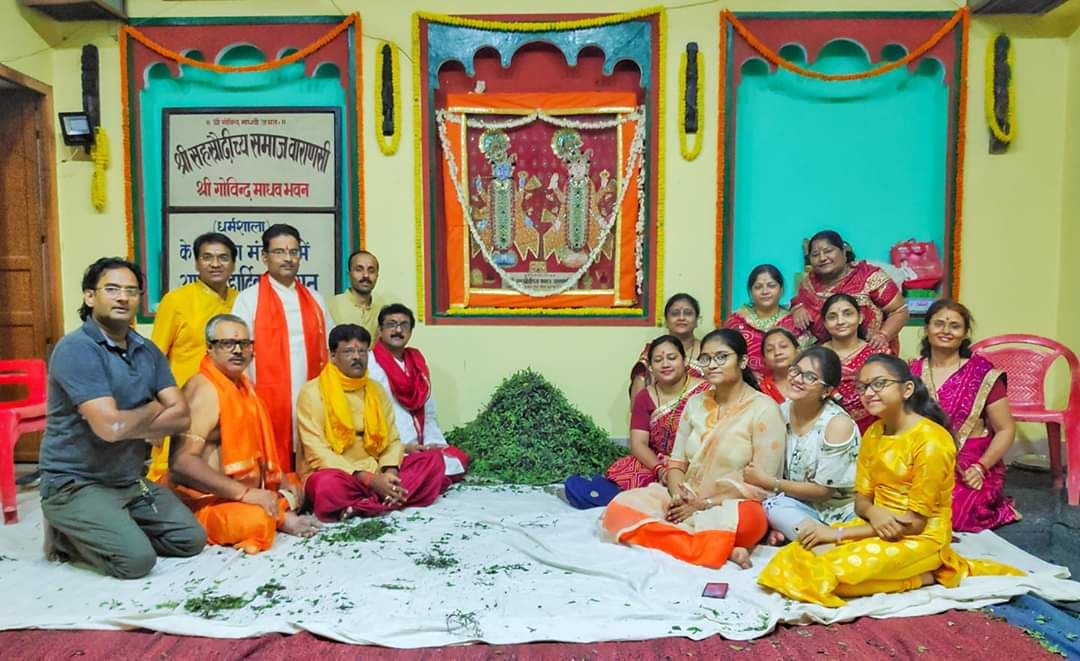 श्री सहस्रौदीच्य समाज द्वारा एक लाख तुलसी दल पत्र अर्पण किया गया श्री सहस्रौदीच्य समाज द्वारा एक लाख तुलसी दल पत्र अर्पण किया गया