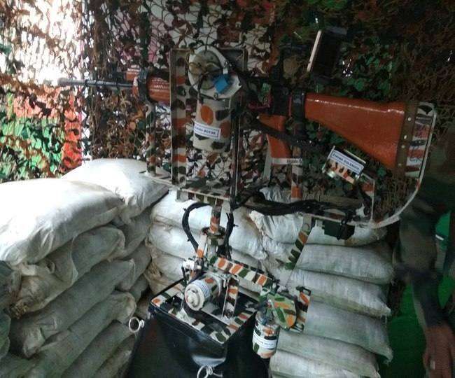 कश्मीर जैसे सीमावर्ती क्षेत्रों में सेना अब एलएमजी, एमएमजी, एके-47 और एके-56 जैसी राइफल वीडियो के जरिए न केवल निगरानी करेगी, बल्कि वह रिमोट की मदद से फायरिंग भी कर सकेगी।  सेना के तीन जवानों ने रिमोट से