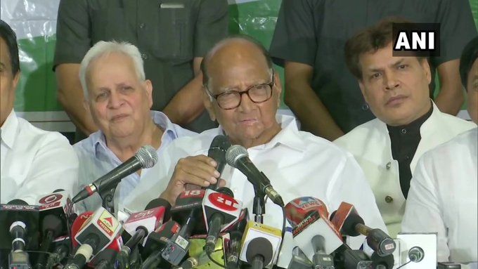पवार के पैंतरे से शिवसेना की चाल बिगड़ी- कहा- बीजेपी-शिवसेना बनाए सरकार पवार के पैंतरे से शिवसेना की चाल बिगड़ी- कहा- बीजेपी-शिवसेना बनाए सरकार
