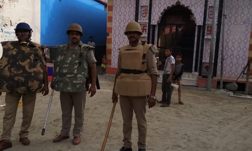 बिलारी पुलिस ने दंगा नियंत्रण अभ्यास को लेकर किया फ्लैग मार्च