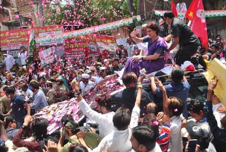 प्रियंका के रोड शो के दौरान जाम में फंसी एंबुलेंस, वृद्धा की मौत प्रियंका के रोड शो के दौरान जाम में फंसी एंबुलेंस, वृद्धा की मौत