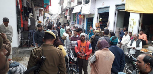 बाइक की डिग्गी में रखे तीन लाख रूपये उच्चको ने उड़ाया