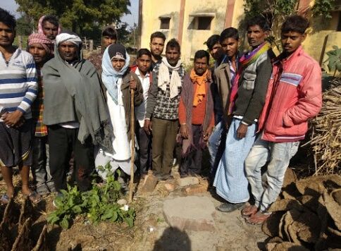 ग्राम सभा की भूमि पर अवैध तरीके से कथित व्यक्तियों द्वारा डा0 भीम राव अम्बेडकर की प्रतिमा को लेकर विवाद