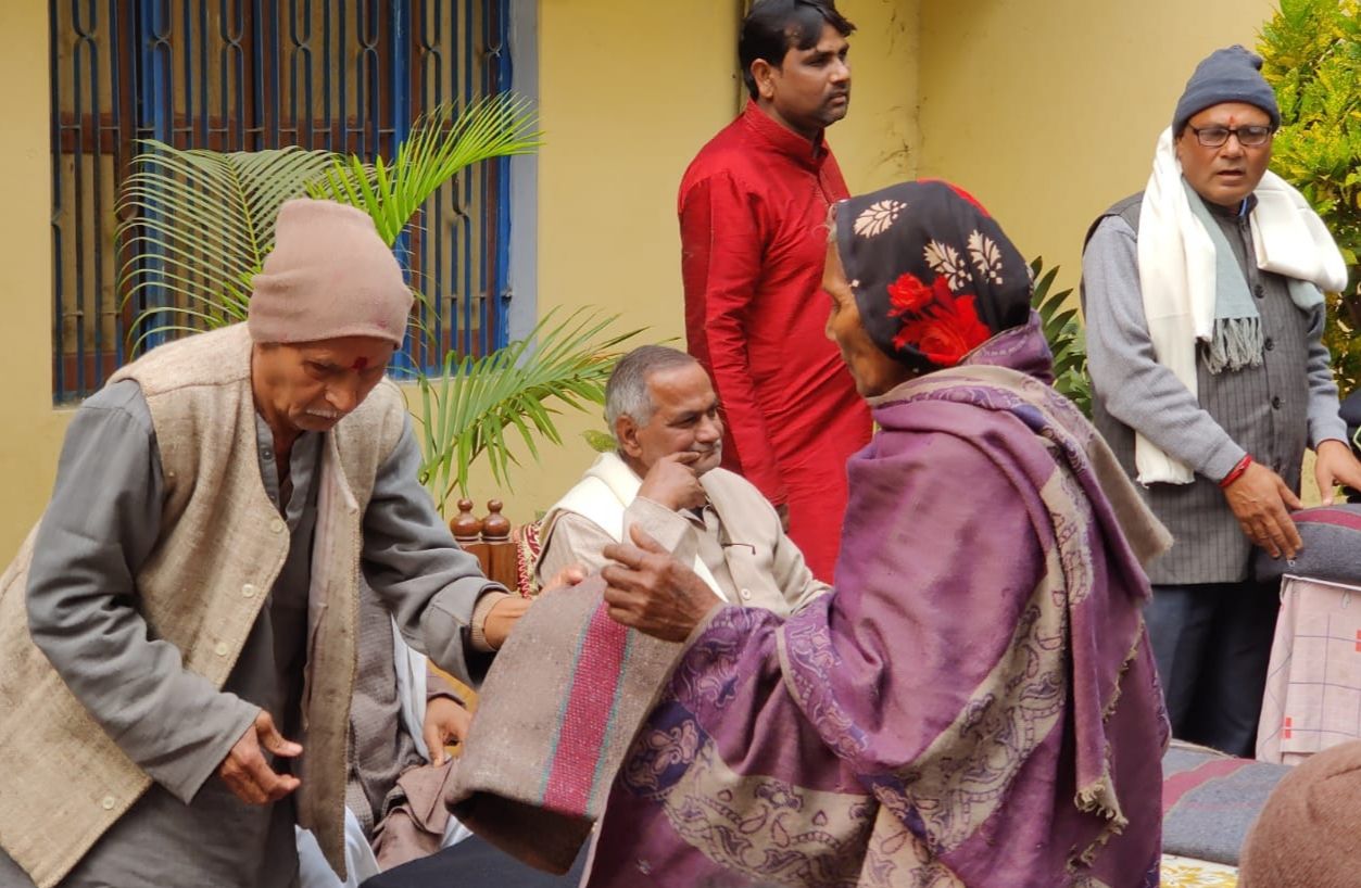 गैर सरकारी संस्था ने वितरित किये कम्बल