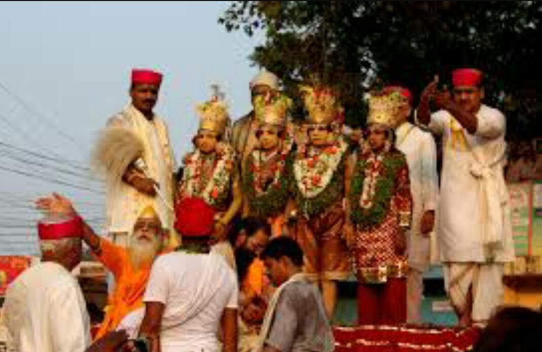 वाराणसी का प्रसिद्ध नाटी इमली का भरत मिलाप सम्पन्न