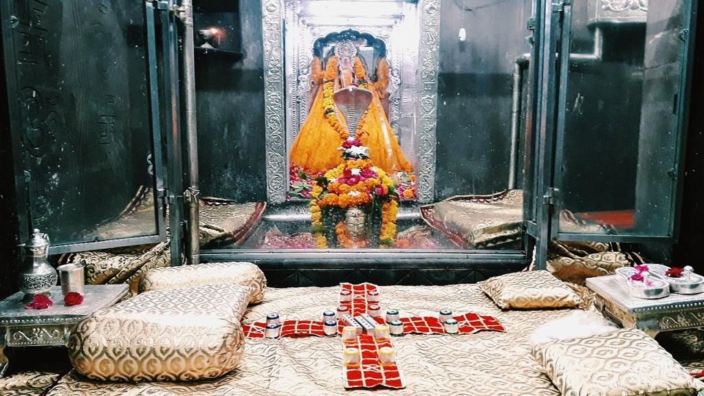 ओंकारेश्वर में महादेव चौसर खेलते हैं, रात्रि विश्राम करते हैं शिव-पार्वती ओंकारेश्वर में महादेव चौसर खेलते हैं, रात्रि विश्राम करते हैं शिव-पार्वती