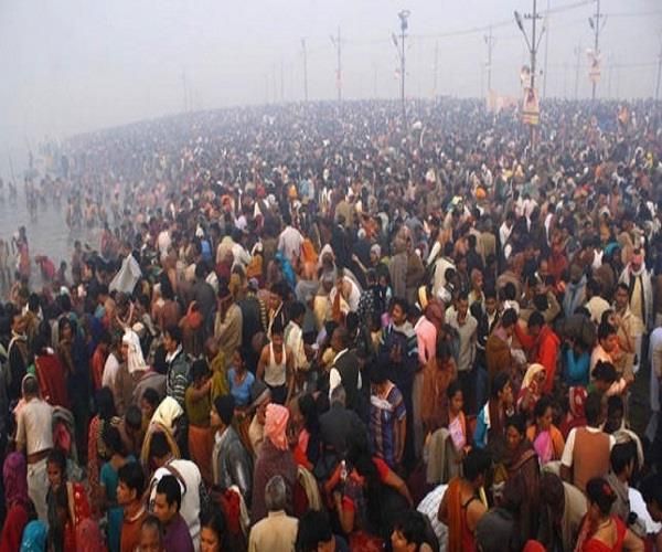 मौनी अमावस्या पर उमड़ा जनसैलाब, लाखों श्रद्धालु संगम में लगा रहे डुबकी
