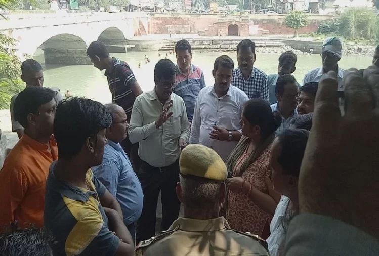 धर्मस्थल तोड़े जाने की अफवाह से फैला आक्रोश, मौके पर पहुंचे अधिकारी