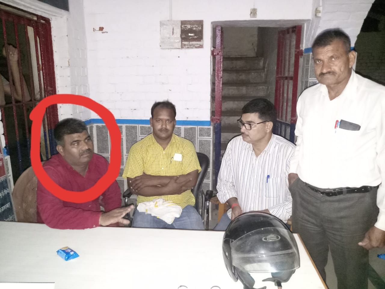 चौकी इंचार्ज को एंटी करप्शन टीम ने रिश्वत लेते हुए किया गिरफ्तार चौकी इंचार्ज को एंटी करप्शन टीम ने रिश्वत लेते हुए किया गिरफ्तार
