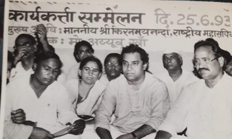 समाजवाद को न मानने वाले संविधान नहीं जानते : नंदा समाजवाद को न मानने वाले संविधान नहीं जानते : नंदा