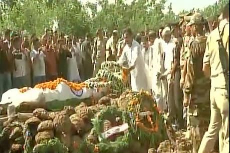 शहीद जयद्रथ सिंह हुआ अंतिम संस्कार, उमड़ा जनसैलाब शहीद जयद्रथ सिंह हुआ अंतिम संस्कार, उमड़ा जनसैलाब