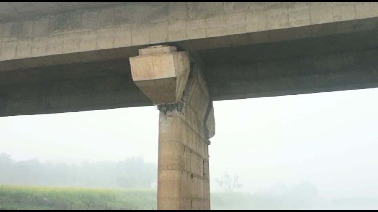 कर्मनाशा नदी का पुल क्षतिग्रस्त, आवागमन पूरी तरह ठप कर्मनाशा नदी का पुल क्षतिग्रस्त, आवागमन पूरी तरह ठप