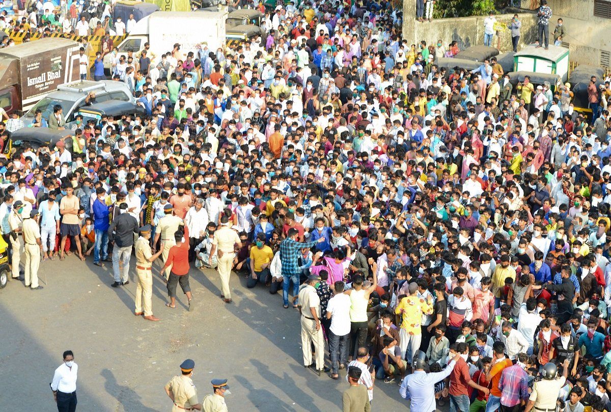 प्रवासी मजदूर, प्रबंधन की कमी और सरकारों की किरकिरी – प्रोफेसर डॉ. योगेन्द्र यादव प्रवासी मजदूर, प्रबंधन की कमी और सरकारों की किरकिरी – प्रोफेसर डॉ. योगेन्द्र यादव