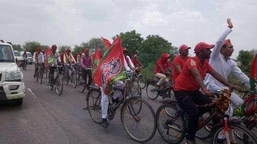 सपा कार्यकर्ताओं ने इलाहाबाद में दलित चेतना साइकिल यात्रा निकाली