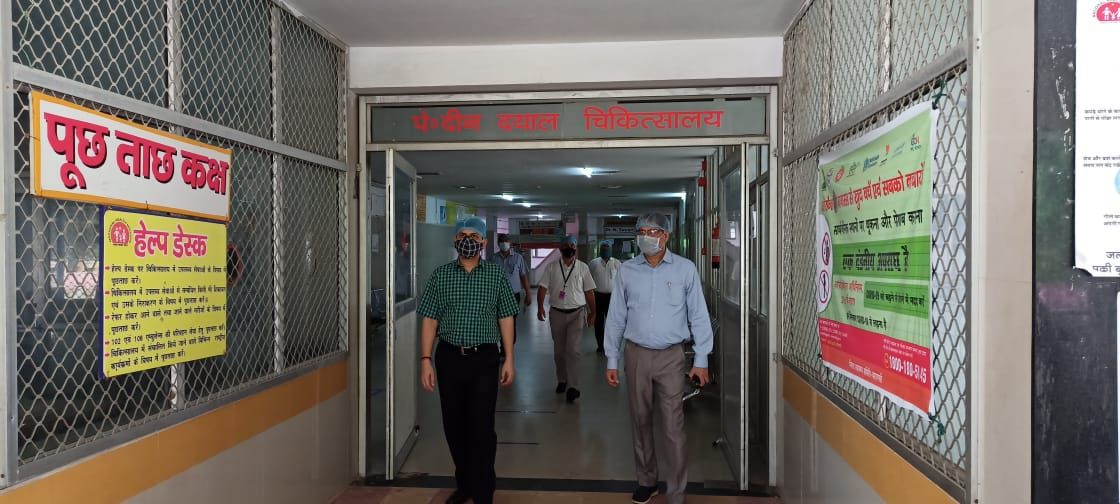 जिलाधिकारी ने पंडित दीनदयाल उपाध्याय चिकित्सालय, पांडेयपुर का औचक निरीक्षण किया। जिलाधिकारी ने पंडित दीनदयाल उपाध्याय चिकित्सालय, पांडेयपुर का औचक निरीक्षण किया।
