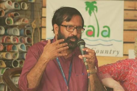 मलयाली लेखक को धमकी-अगर इस्लाम नहीं अपनाया तो काट देंगे दाहिना हाथ-बायां पैर मलयाली लेखक को धमकी-अगर इस्लाम नहीं अपनाया तो काट देंगे दाहिना हाथ-बायां पैर