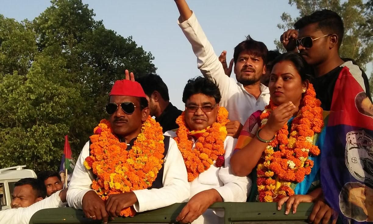 मोहनलालगंज : बसपा प्रत्याशी सी0एल0 वर्मा के रोड शो में जबरदस्त भी