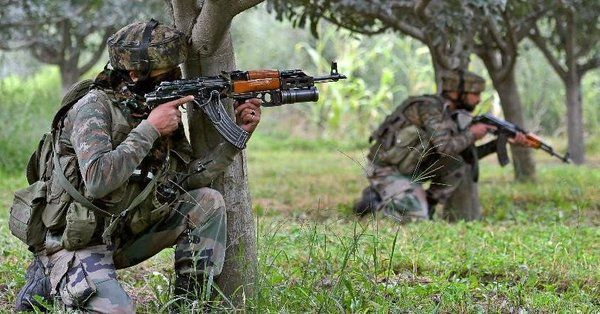 कुलगाम में आतंकवादियों से मुठभेड़ जारी, सुरक्षाबलों ने एक आतंकी को किया ढेर