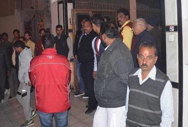 दोस्त से फोन पर बात की और फिर दिवंगत सपा नेता के बेटे ने खुद को मारी गोली