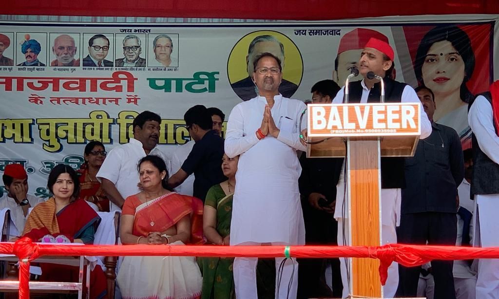 सैनिकों की शहादत पर भाजपा कर रही राजनीति : अखिलेश