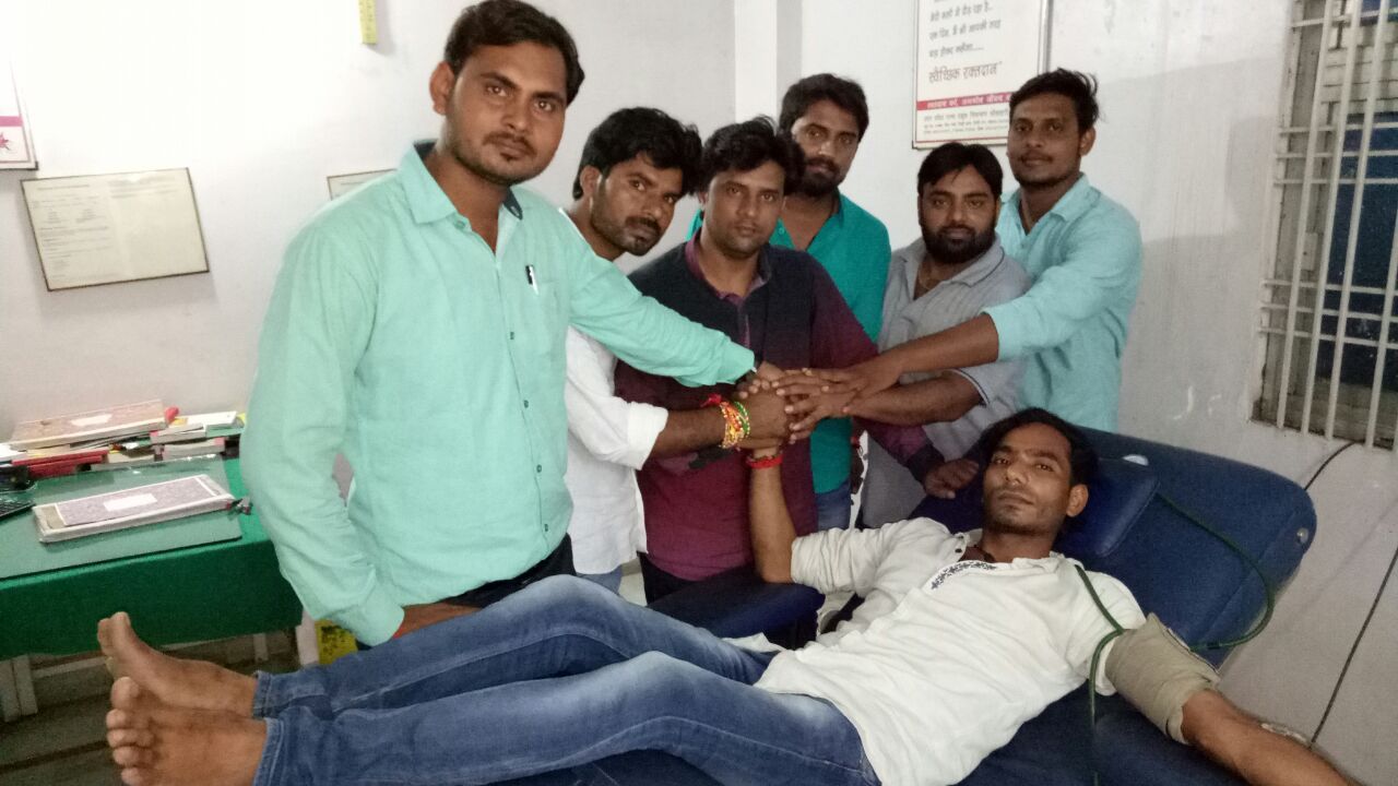 छात्रो ने खून देकर बचाई दुधमुही बच्चे के जान-जेपी यादव छात्रो ने खून देकर बचाई दुधमुही बच्चे के जान-जेपी यादव