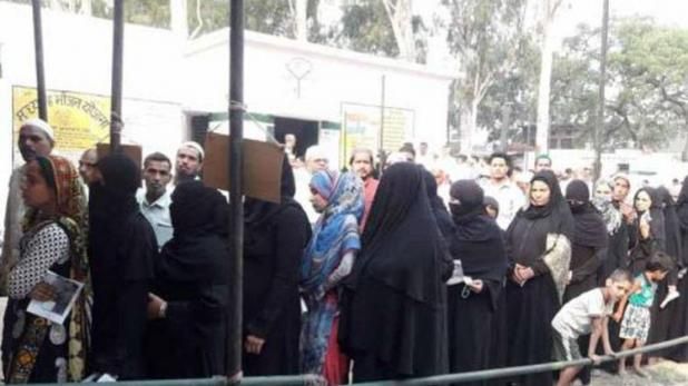 कैराना: दलित-मुस्लिम इलाकों में EVM फेल, उपचुनाव रद्द करने की उठी मांग कैराना: दलित-मुस्लिम इलाकों में EVM फेल, उपचुनाव रद्द करने की उठी मांग