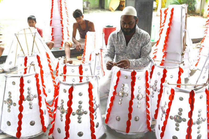 मेरठ के मुस्लिम परिवार बनाते हैं कांवड़